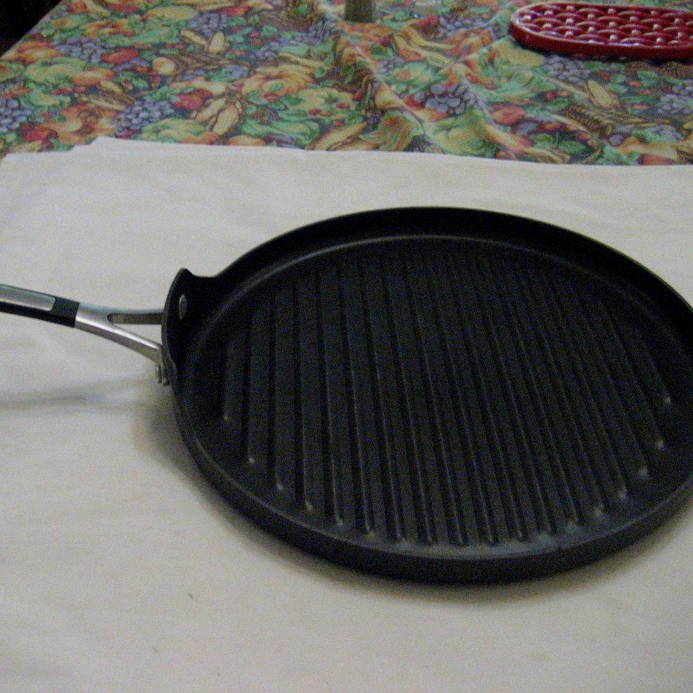 UNMARKED CAPHALON 13" ROUND GRIDDLE NOS